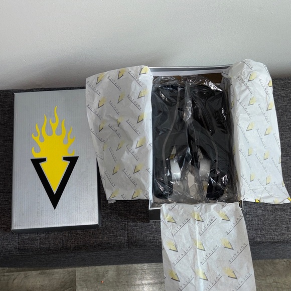 Volatile Black Platform Sandals - Picture 6 of 8